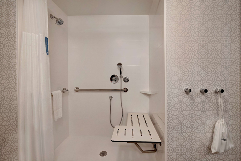 Bathroom 4, Hampton Inn Crown Point, Lake