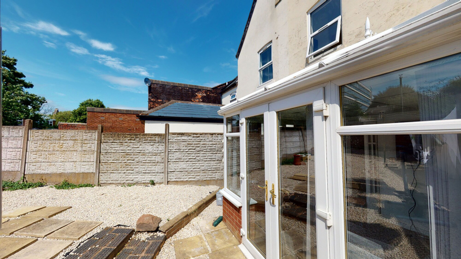 Others 4, J kyns Aparthome, Sandwell