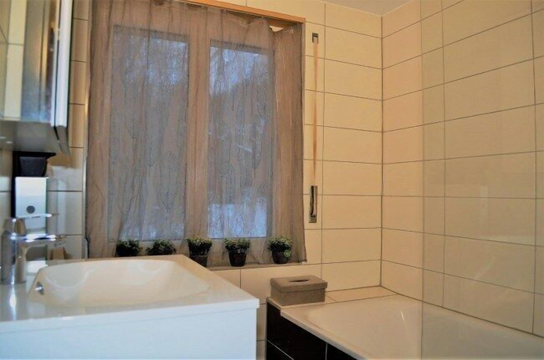 Bathroom, Edelweiss Eden, Goms