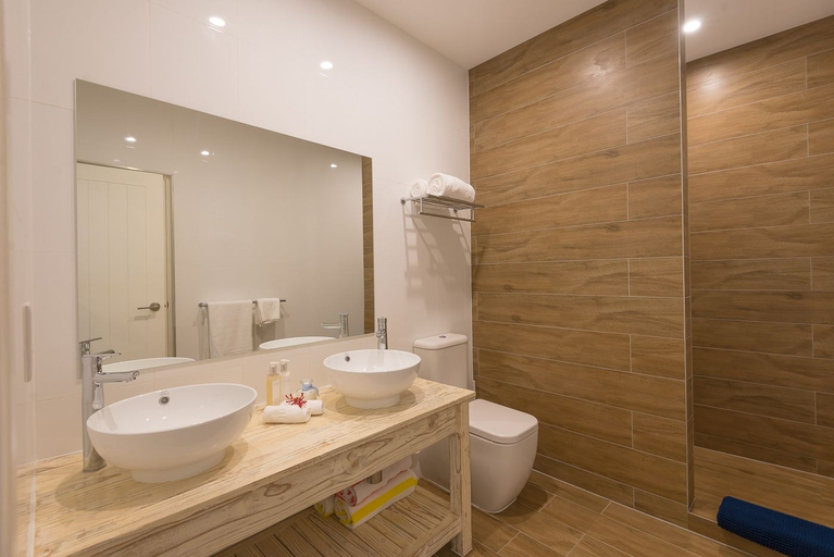 Bathroom 3, Le Nautique Luxury Beachfront Apartments