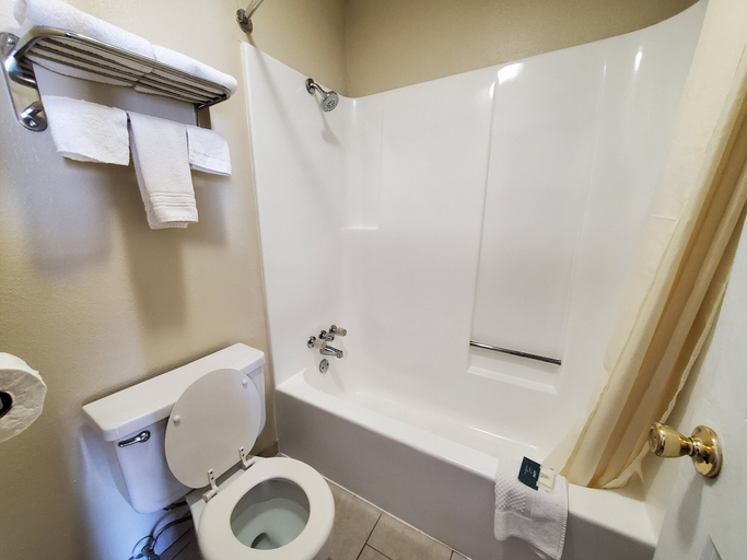 Bathroom 3, Relax Inn Henryetta, Okmulgee