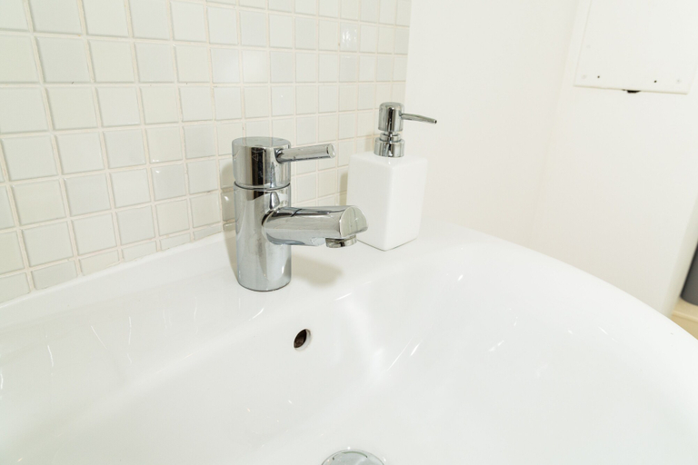 Bathroom 4, Henry Street - Apt 47, Sefton