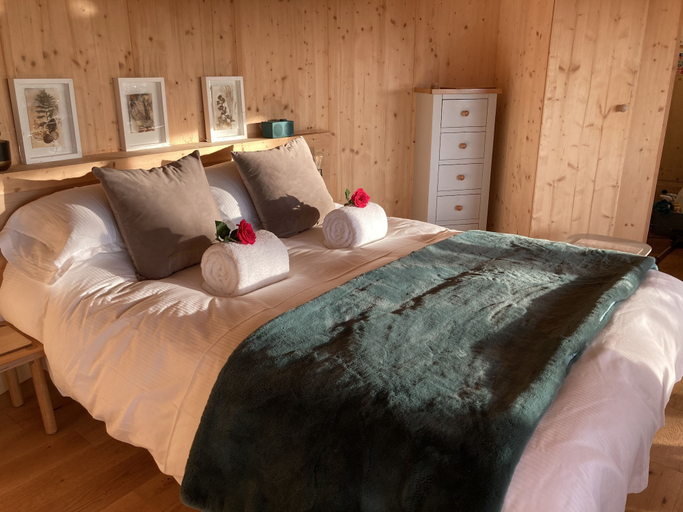 Bedroom 3, Luxury and Peaceful 1-bed Roundhouse With Hot Tub, East Dunbartonshire