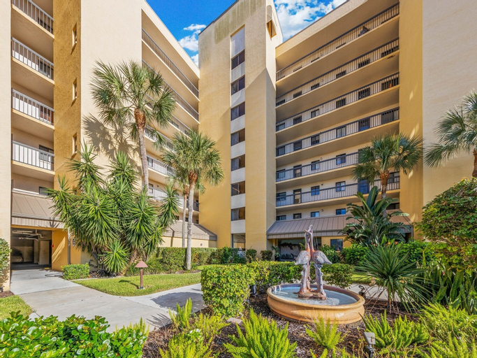 Exterior & Views 2, Windward Point 212, Lee