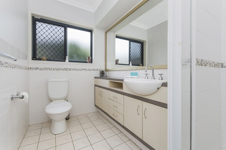 Bathroom 4, Oceania Beach Paradise, Clarence Valley- Coast