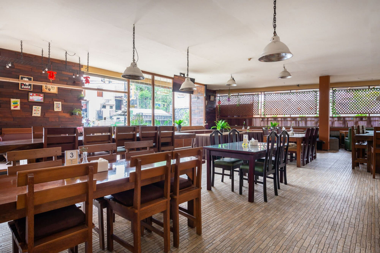 Food & Drinks 5, RedDoorz Plus near Balai Kota Batu 2, Malang