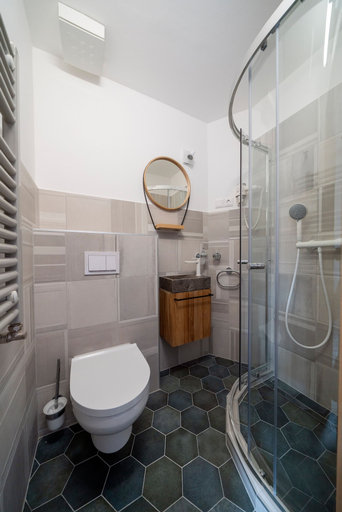 Bathroom 3, Duett, Győr