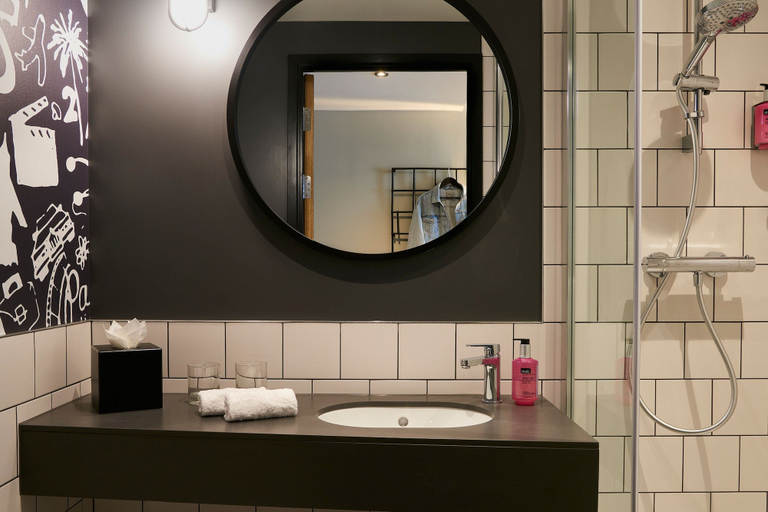 Bathroom 4, Moxy Slough, Slough