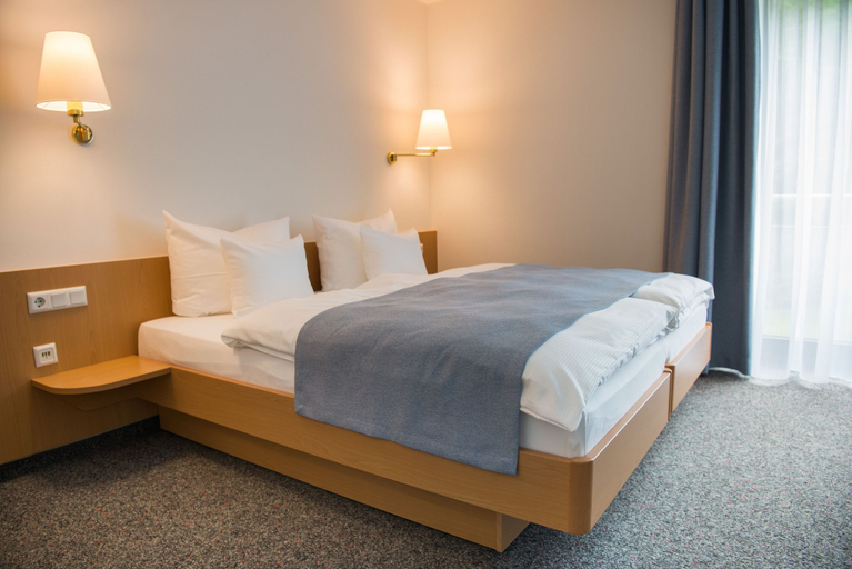 Bedroom 4, Aktivhotel Inselsberg, Gotha