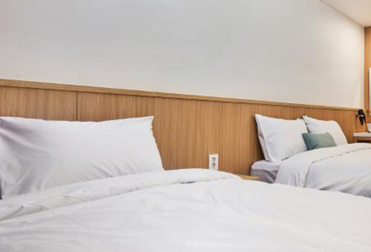 Bedroom 2, Hotel the Naksan, Yangyang