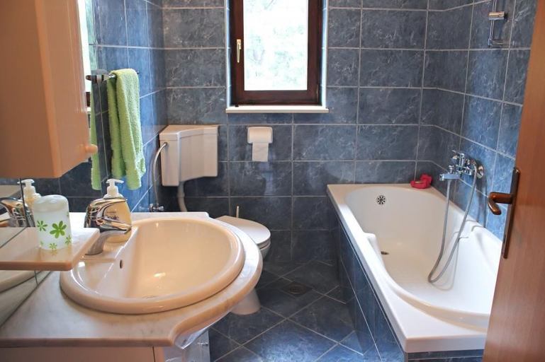 Bathroom, Apartment Bruna, Supetar