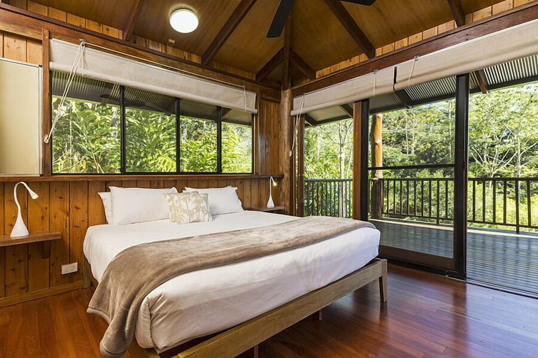 Bedroom 2, Rose Gums Wilderness Retreat, Eacham