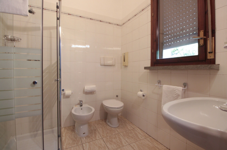 Bathroom 3, Hotel Rose & Crown, Reggio Nell'Emilia