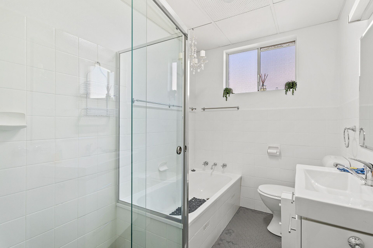 Bathroom 4, Kiah Unit 14 53 Victoria Parade, Port Stephens