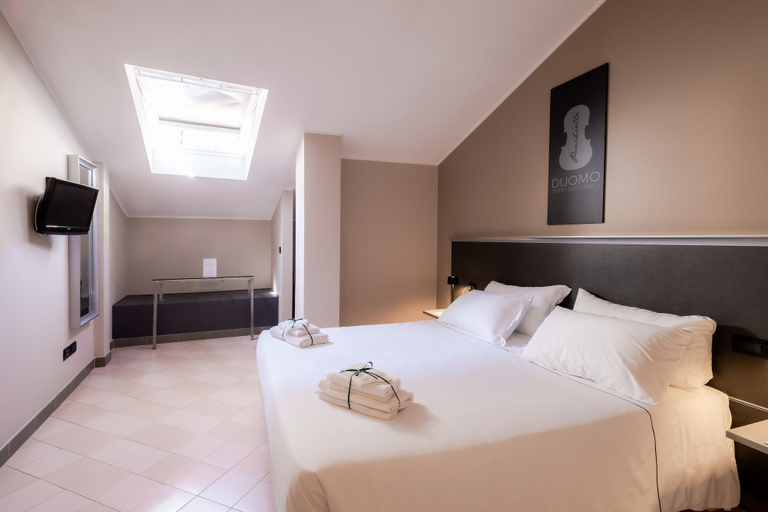 Bedroom 3, Hotel Duomo, Cremona