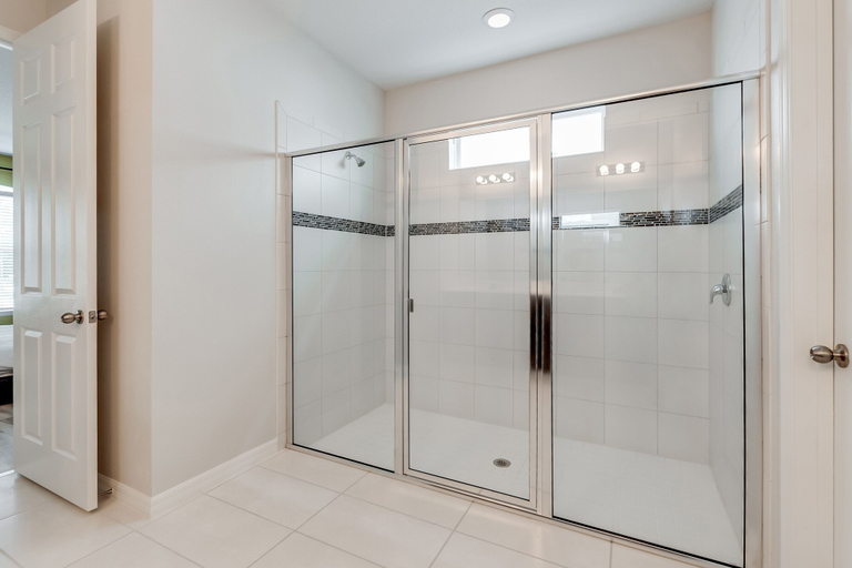 Bathroom 4, Edgy and Modern 7 Bed 5 Ba Villa Pool & Spa 1800saw, Osceola