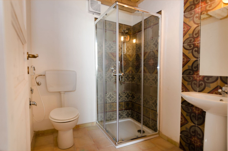 Bathroom 4, Kapuhala Sicily, Syracuse