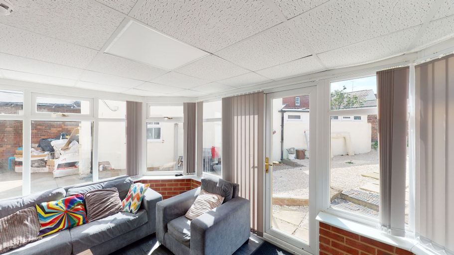 Others 5, J kyns Aparthome, Sandwell