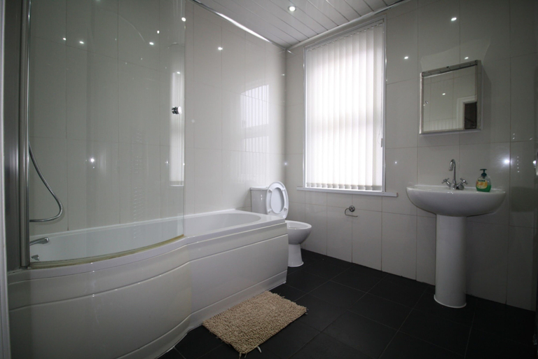 Bathroom 4, StayHere 9, Leeds