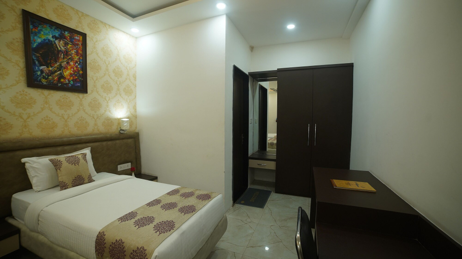Bedroom 3, The Sheesham Tree, Bhopal