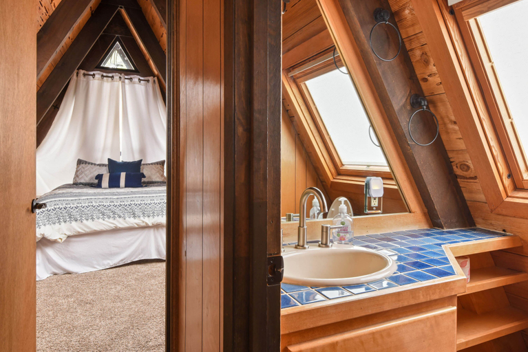 Bathroom 4, Lakeview Tree House, Placer