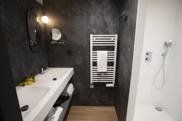 Bathroom 5, ISKÖ Chalets Hotel, Pyrénées-Atlantiques