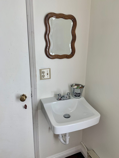 Bathroom 5, The Bodie Hotel, Mono