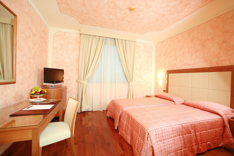 Bedroom 3, Grand Hotel del Parco - Bergamo Airport, Bergamo