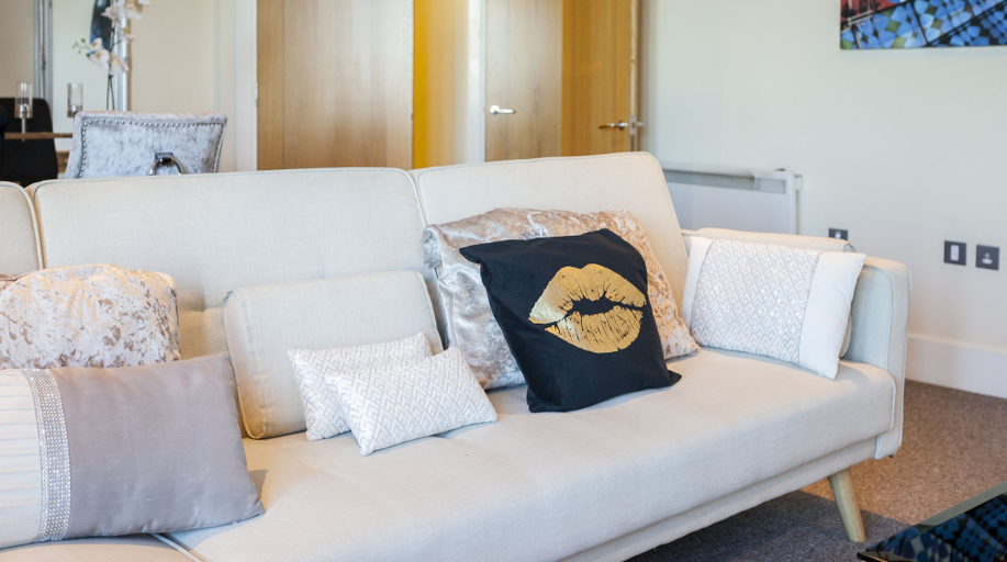 Others 3, River View Apartment, London