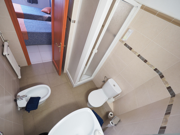 Bathroom 3, Hotel Montserrat, Barcelona