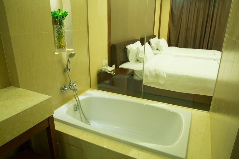 Bathroom 5, Ramada by Wyndham Huizhou Xunliao Bay, Huizhou