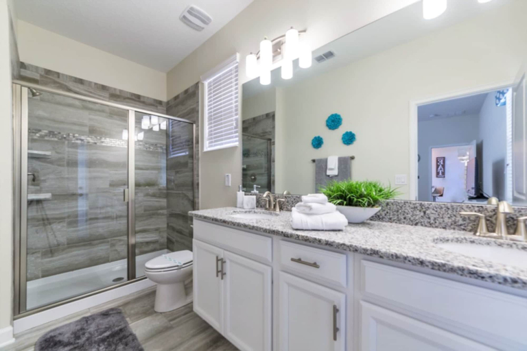 Bathroom 3, Cool and Modern 5 Bed 4 Ba Game Room Pool Spa 4724sh, Osceola