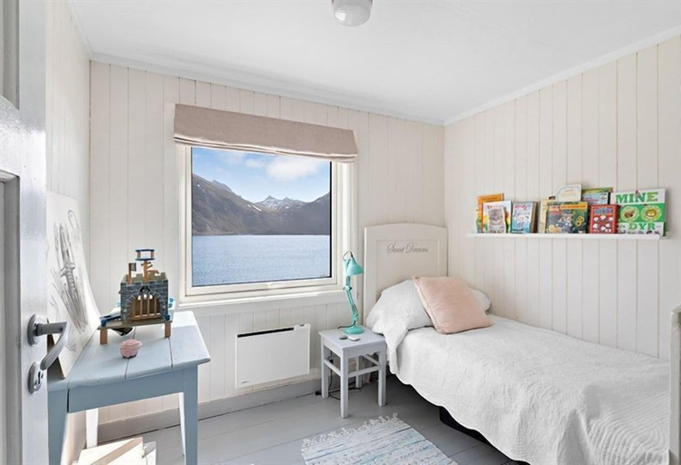 Bedroom 3, Private Cozy House by the Fjord, Flakstad