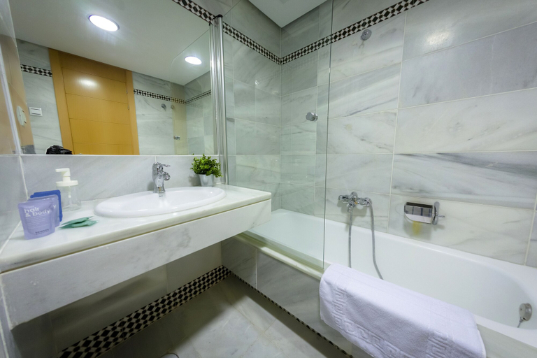 Bathroom 3, Apartamentos Puerto Almerimar, Almería