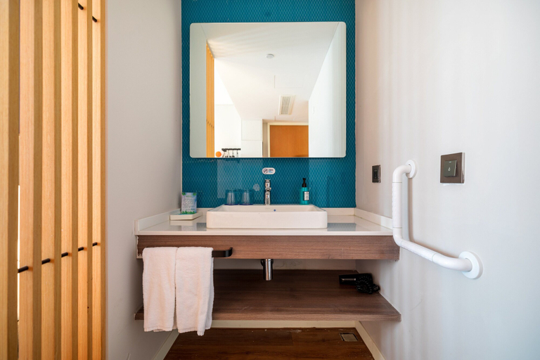 Bathroom, Holiday Inn Express PINGHU by IHG, Jiaxing