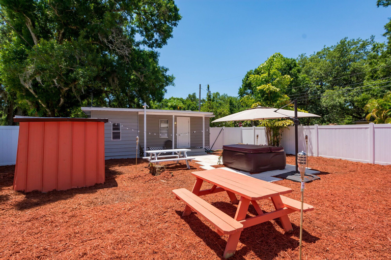 Exterior & Views 2, Cozy Jacuzzi Home, Hillsborough
