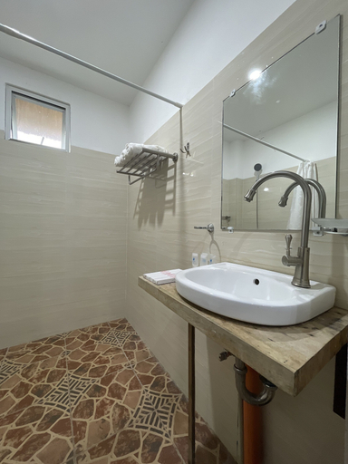 Bathroom 4, LaSersita Casitas and Water Spa Beach Resort by Cocotel, Mansalay