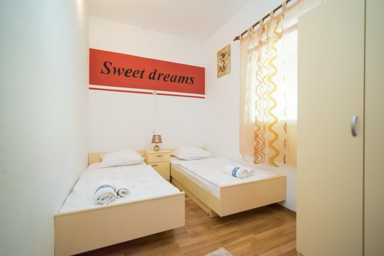 Bedroom 4, Apartment Sweet Dreams, Sutivan