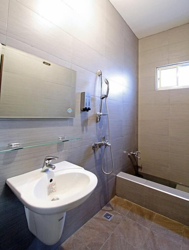 Bathroom 3, Cai Feng B&B, Hualien