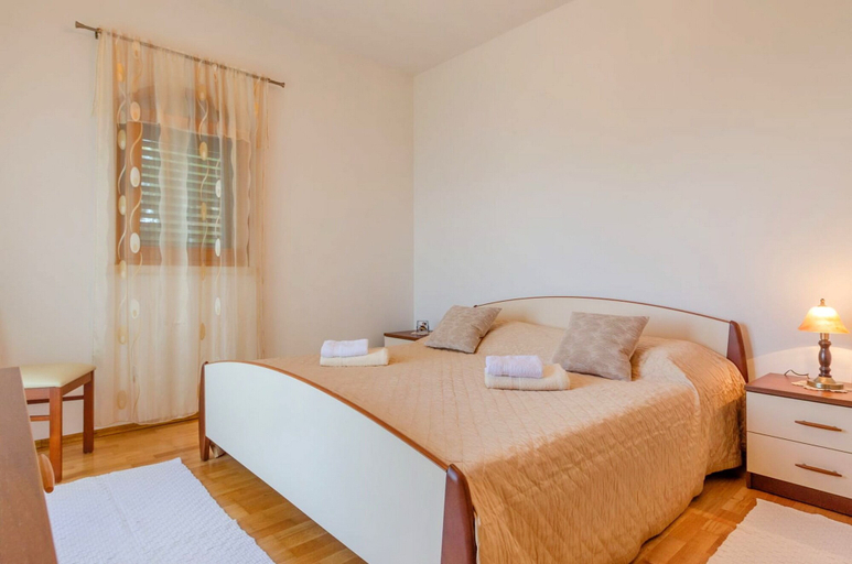 Bedroom 2, Seafront Holiday Home Marija, Blato