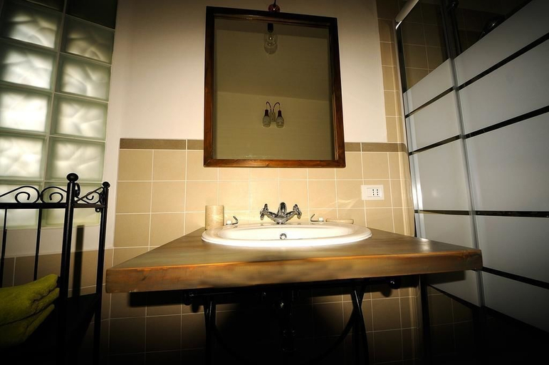 Bathroom 5, Cà Gennara B&B, Bologna