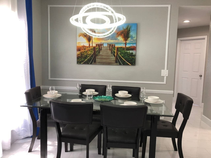 Others 5, 6183 Sandcrest · Walk TO Universal! Near Disney, Convention, Orange
