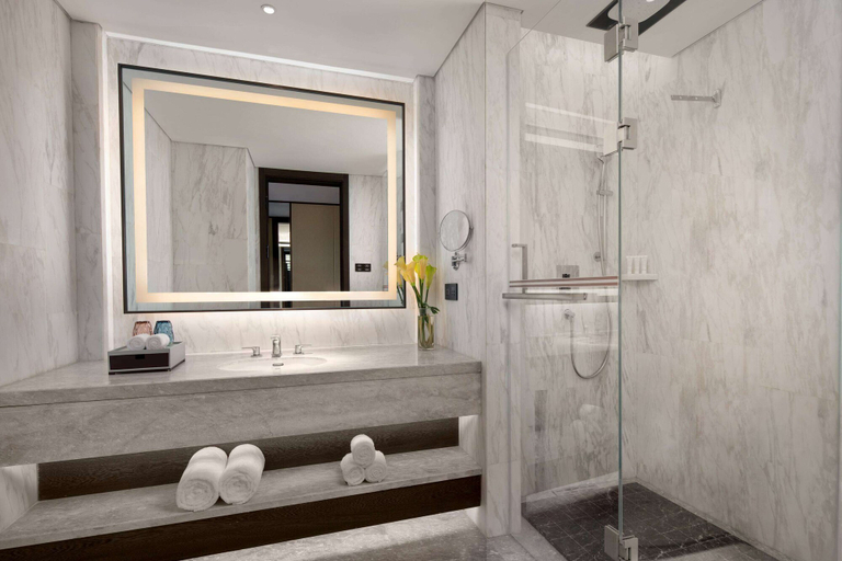 Bathroom, Ramada by Wyndham Yingshan Jiulongwan Resort, Huanggang