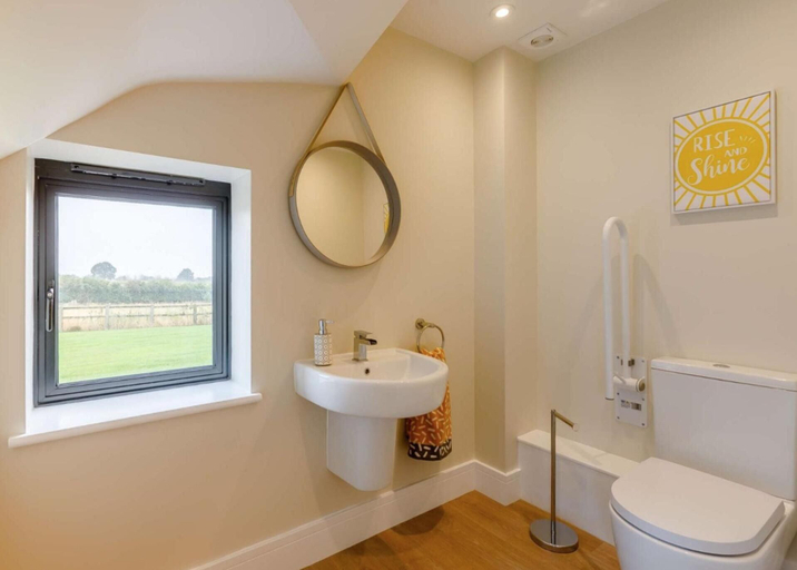 Bathroom 3, Fully Accessible-disabled Adapted-hot Tub-pets, Warwickshire