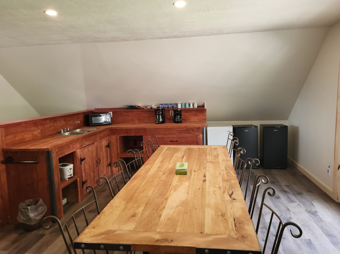 Others 5, The Orchard Hostel Private Bunks, East Kootenay