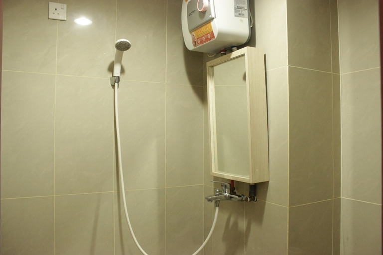 Bathroom 5, Comfy Studio Apartment near UNPAD @ Taman Melati Jatinangor By Travelio, Sumedang