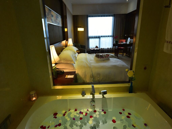 Bathroom 3, Dali Art Golf Hotel, Dali Bai
