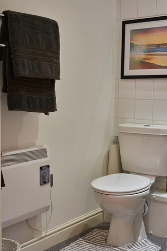 Bathroom 3, Clarence Court, Newcastle upon Tyne