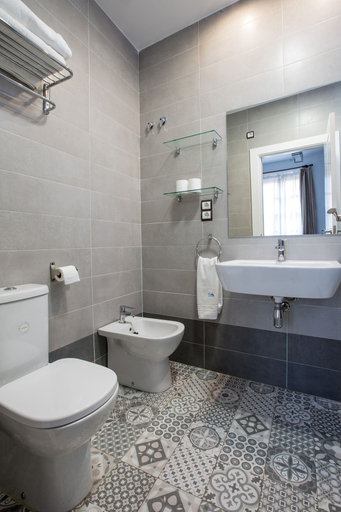 Bathroom 3, Apartamentos Lonja del Marques, Granada