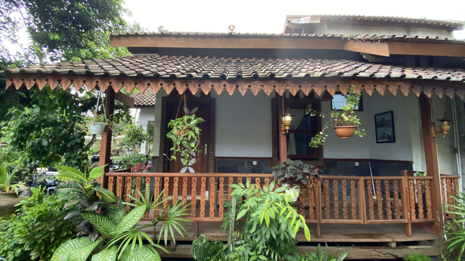 Exterior & Views 2, Homestay Candi Pawon Fahrurohman Syariah, Magelang